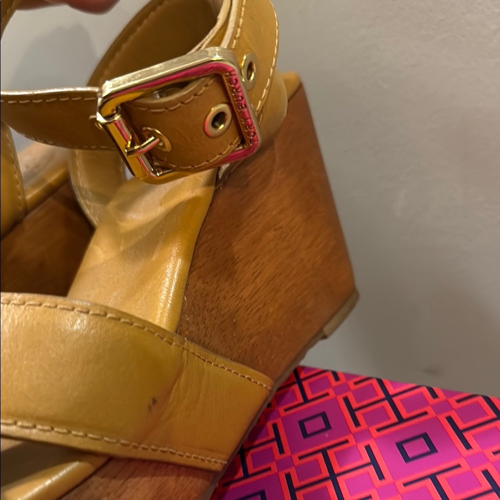 Tory Burch Tan Platform Sandals with Chunky Heel - Picture 13 of 13